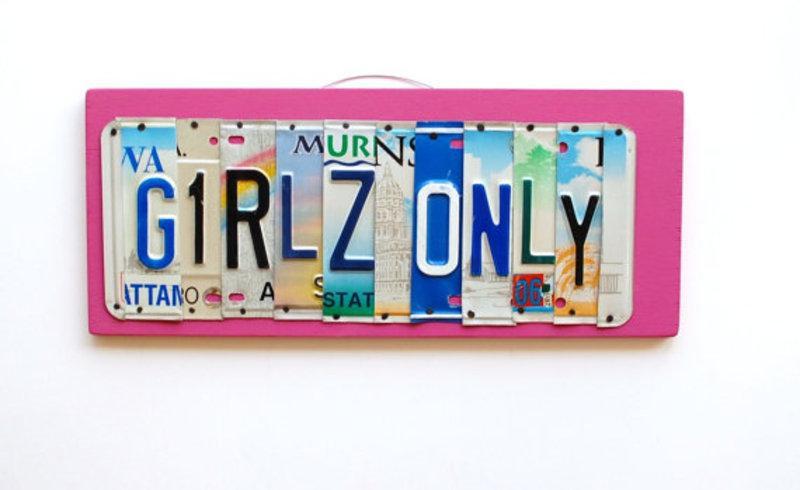 Never At Home Green Point Kapské Město Exteriér fotografie A custom-made license plate sign